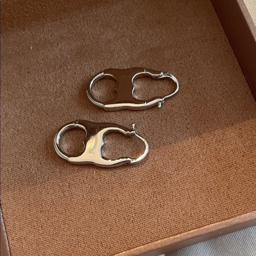 Tory Burch Silver Key Holder Set - Picture 2 of 2